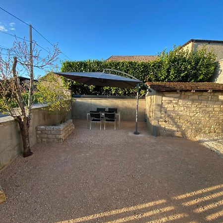 Petite Maison En Pierre Au Calme Avec Exterieur Montbellet Bagian luar foto