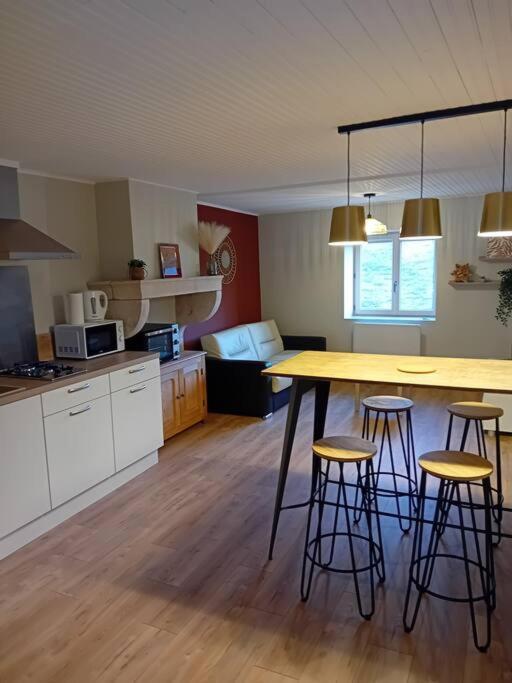 Petite Maison En Pierre Au Calme Avec Exterieur Montbellet Bagian luar foto