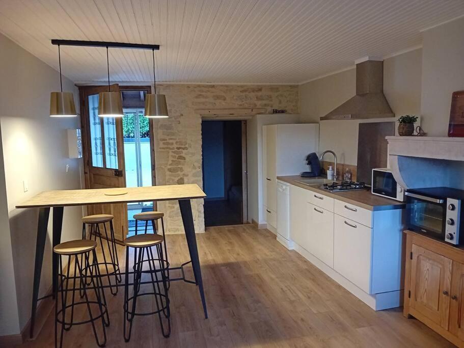 Petite Maison En Pierre Au Calme Avec Exterieur Montbellet Bagian luar foto