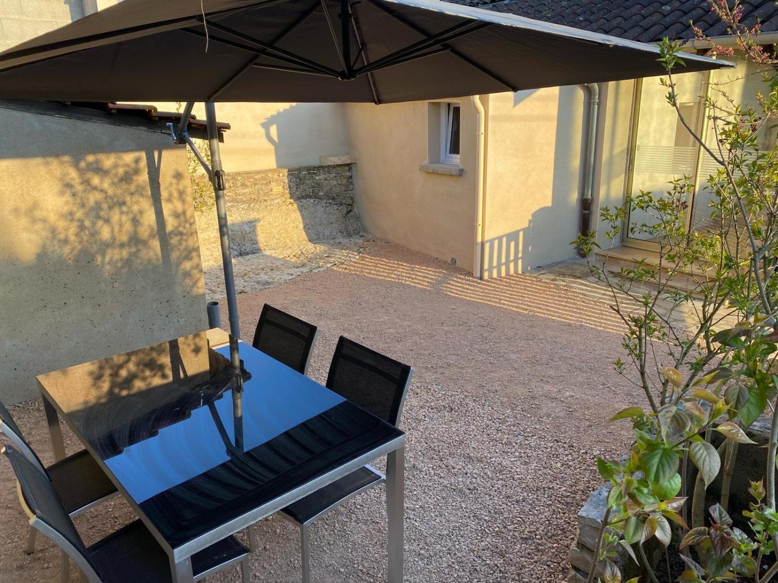 Petite Maison En Pierre Au Calme Avec Exterieur Montbellet Bagian luar foto