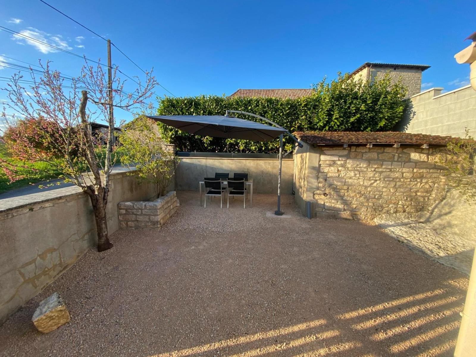 Petite Maison En Pierre Au Calme Avec Exterieur Montbellet Bagian luar foto